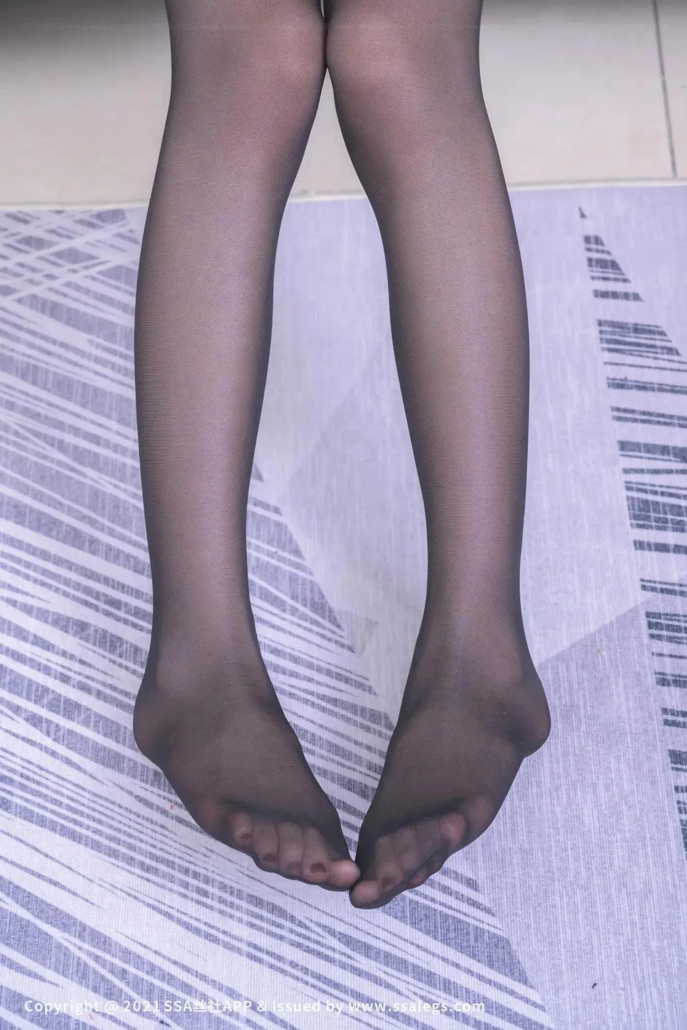 [SSA丝社]超清写真 NO.681 腿模妙妙的黑色丝袜玉足（下） [76P]插图6